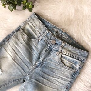 SOLD- AE Distressed Hi-Rise Jegging - Regular 00